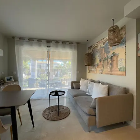 Holiday home Villa Avec 200M De Jardin Prive La Sablhyeres Hyeres
