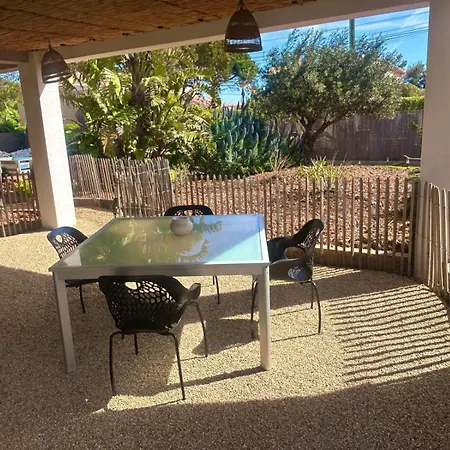 Villa Avec 200M De Jardin Prive La Sablhyeres Holiday home Hyeres