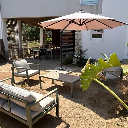 Holiday home Villa Avec 200M De Jardin Prive La Sablhyeres Hyeres